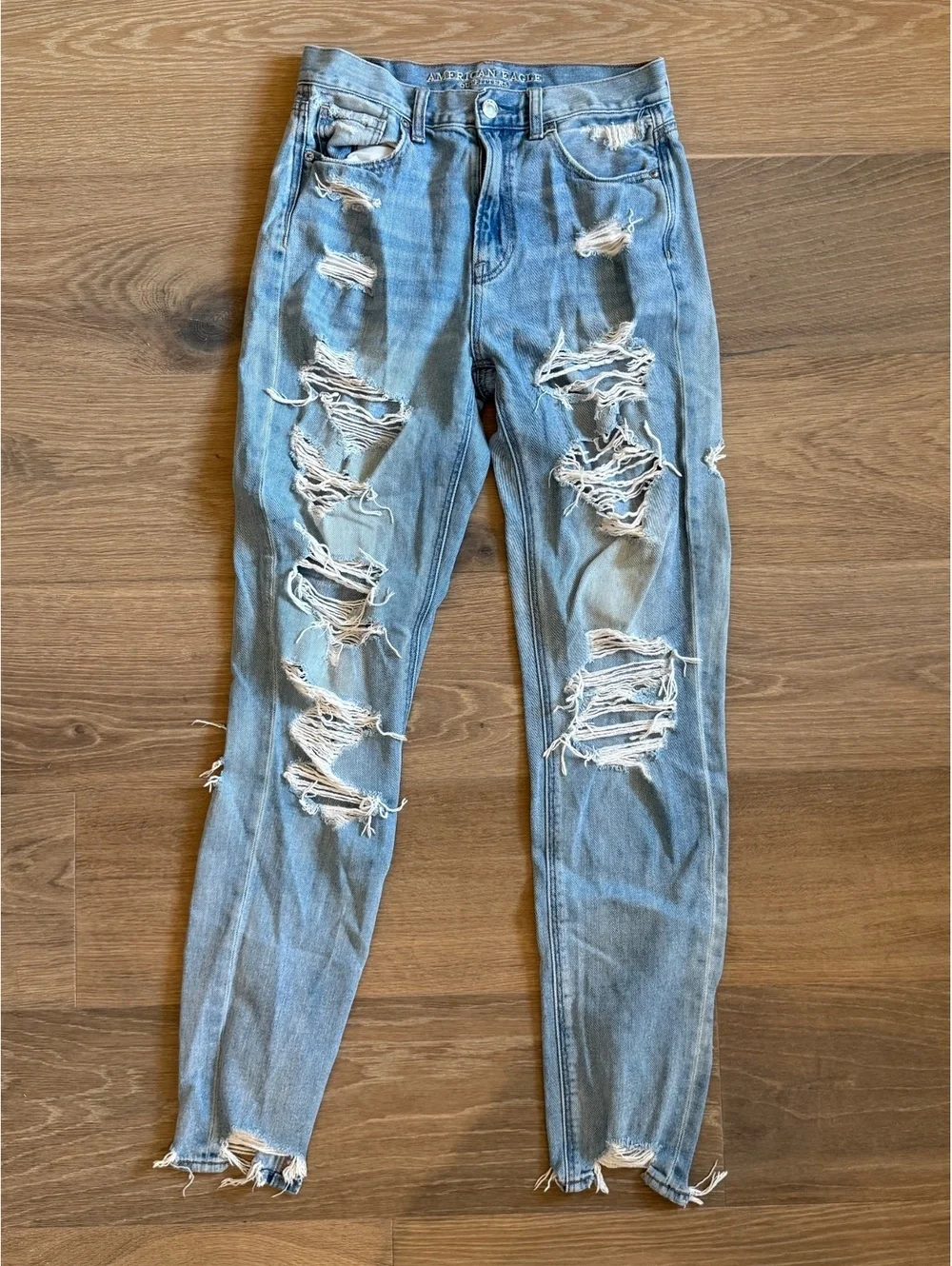 American Eagle Light Wash Distressed Skinny Jeans